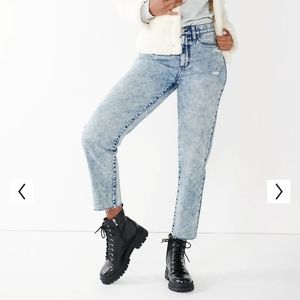 ACID WASH MOM JEANS